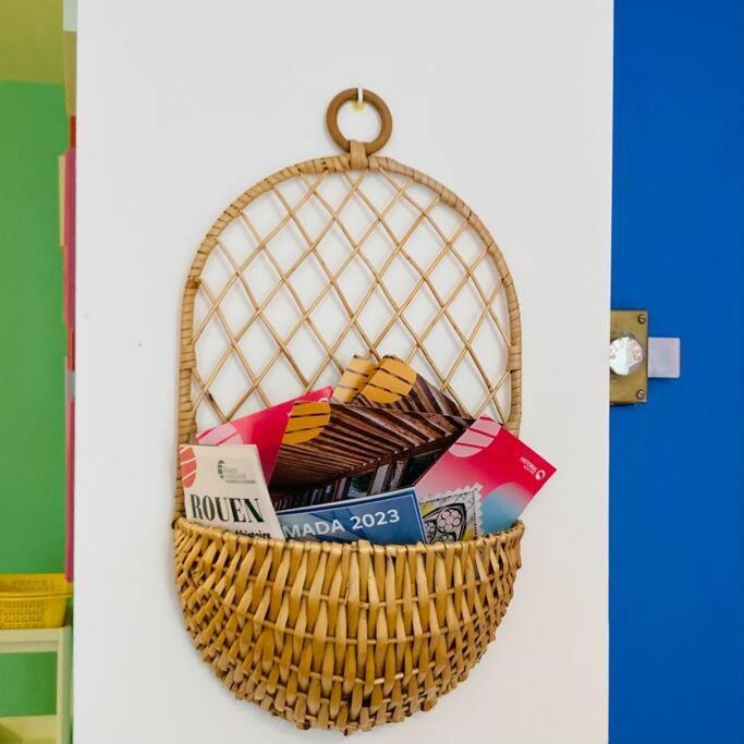 Apartamento Barbapappart - Un Studio Colore Dans Le Centre De Ruan Exterior foto